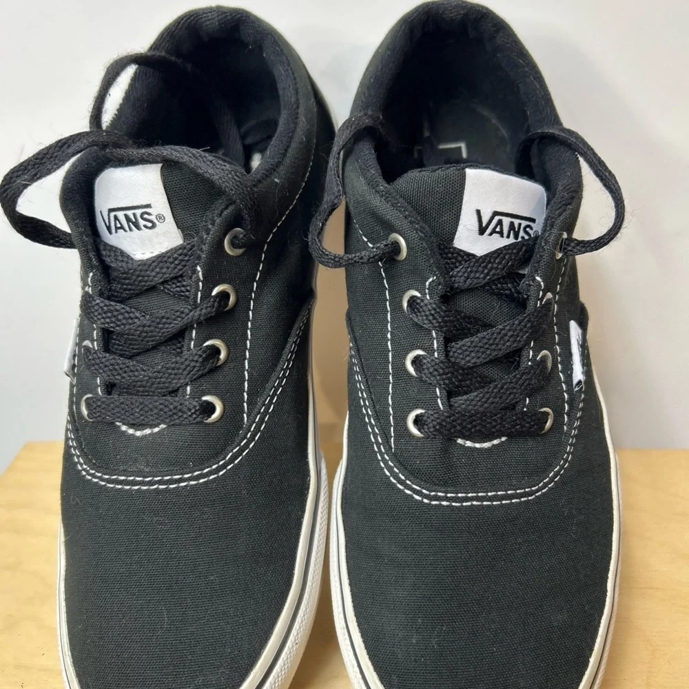 Vans 721356‎ Youth Size 5 Lace Up Skate Shoes Low Top Black White